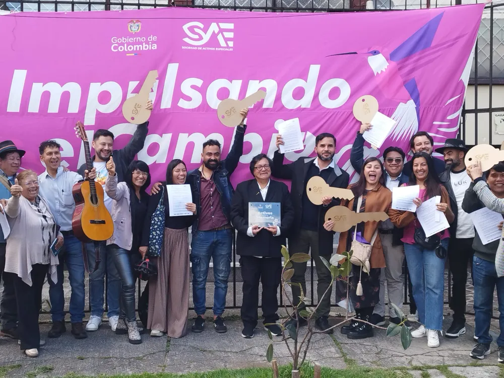 Acto de entrega oficial de bienes por la SAE
